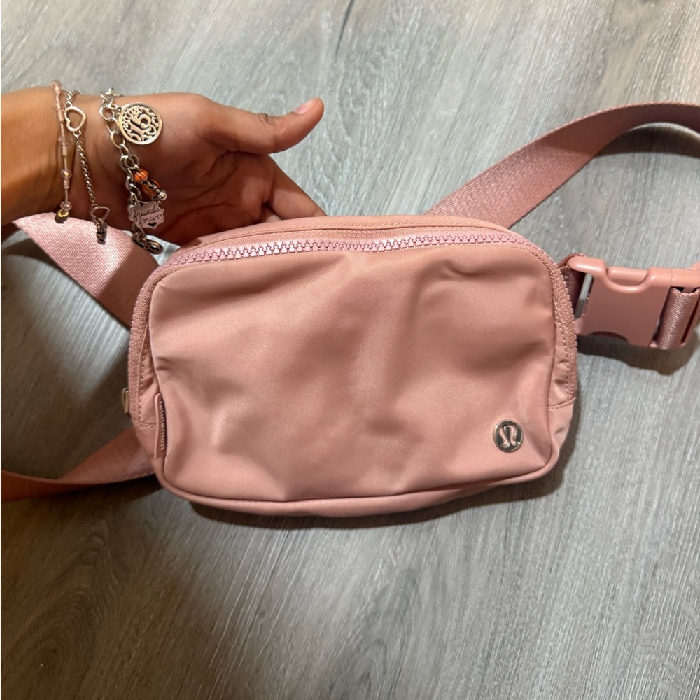 lululemon dusty rose everywhere belt bag